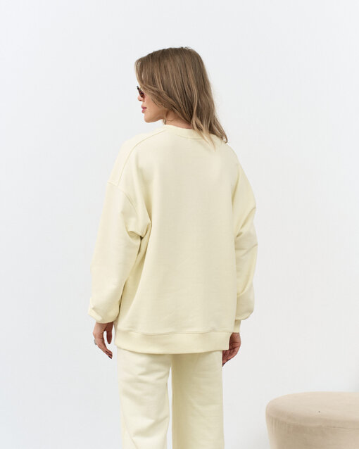 Сливочный свитшот для мам с вышивкой Hot Mom Club — изображение 4