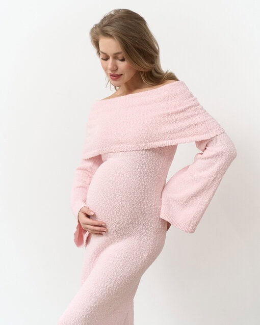 Розовое платье с открытыми плечами Afrodita