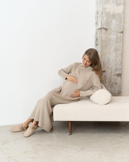 Бежевое вязаное платье свободного кроя Iris — изображение 5