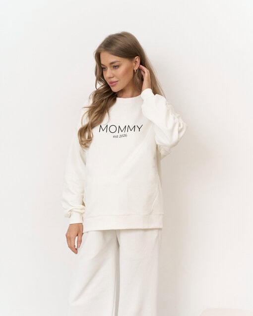 Молочный свитшот для будущих и кормящих мам MOMMY est 2026 — изображение 7