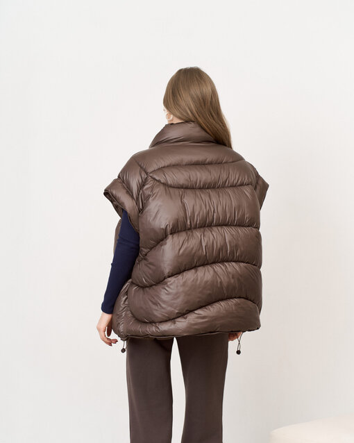 Коричневый тёплый жилет Weekend — изображение 19