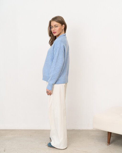 Голубой пушистый джемпер-поло Misty — изображение 15