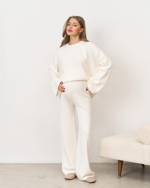 Молочный вязаный костюм с брюками и джемпером Cozy — изображение 2
