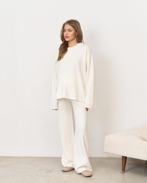 Молочный вязаный костюм с брюками и джемпером Cozy — изображение 12