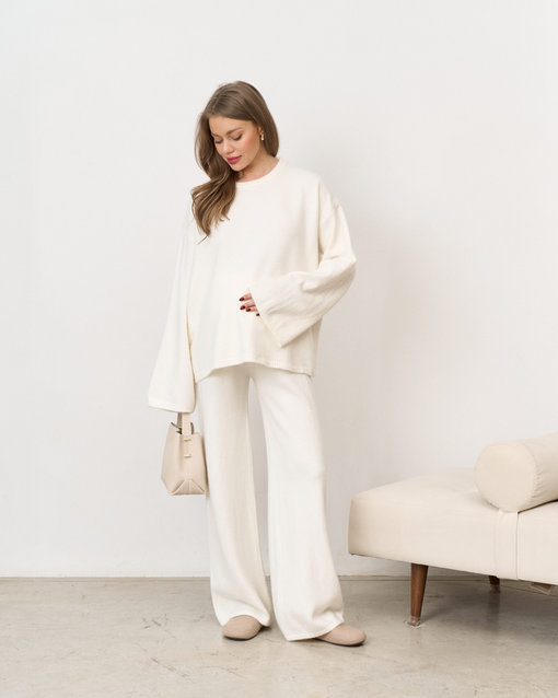 Молочный вязаный костюм с брюками и джемпером Cozy — изображение 5