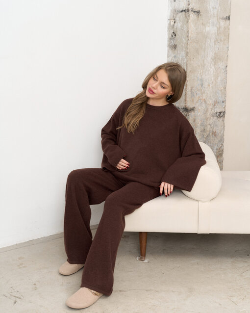 Шоколаный вязаный костюм с брюками и джемпером Cozy — изображение 9