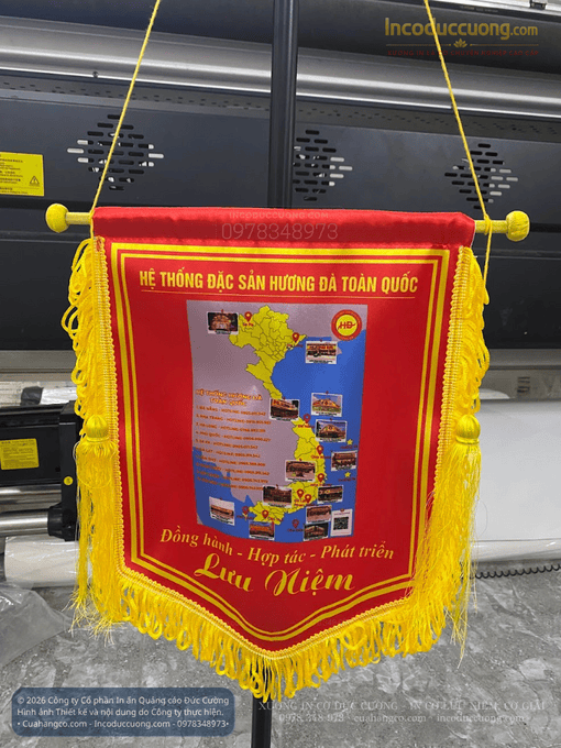 ờ lưu niệm, cờ trao giải, cờ kỷ niệm, cờ giải thưởng, cờ vinh danh, cờ lưu niệm trao tặng, cờ trao thưởng, cờ thi đua, cờ lưu niệm đẹp, cờ trao giải đẹp, đặt cờ lưu niệm, đặt làm cờ lưu niệm, đặt cờ trao giải, đặt làm cờ trao giải, làm cờ lưu niệm theo yêu cầu, làm cờ trao giải theo yêu cầu, in cờ lưu niệm, in cờ trao giải, thiết kế cờ lưu niệm, thiết kế cờ trao giải, sản xuất cờ lưu niệm, sản xuất cờ trao giải, may cờ lưu niệm, cờ lưu niệm giải thể thao, cờ trao giải thể thao, cờ trao giải bóng đá, cờ giải bóng đá, cờ trao giải cầu lông, cờ giải tennis, cờ giải golf, cờ giải chạy, cờ giải marathon, cờ lưu niệm hội thao, cờ trao giải hội thao, cờ lưu niệm cuộc thi, cờ trao giải cuộc thi, cờ trao giải văn nghệ, cờ lưu niệm sự kiện, cờ lưu niệm hội nghị, cờ lưu niệm kỷ niệm thành lập, cờ lưu niệm đại hội, cờ trao giải phong trào, cờ lưu niệm cho doanh nghiệp, cờ lưu niệm cho đối tác, cờ lưu niệm cho khách hàng, cờ lưu niệm đơn vị, cờ lưu niệm trường học, cờ lưu niệm câu lạc bộ, cờ lưu niệm đội nhóm, cờ lưu niệm giải đấu, cờ trao giải nhất, cờ trao giải nhì, cờ trao giải ba, cờ vô địch, cờ á quân, cờ lưu niệm bằng vải, cờ trao giải bằng vải, cờ lưu niệm vải satin, cờ lưu niệm vải phi bóng, cờ lưu niệm thêu, cờ lưu niệm in logo, cờ lưu niệm viền tua rua, cờ tam giác lưu niệm, cờ đuôi nheo trao giải, cờ đuôi nheo lưu niệm, giá cờ lưu niệm, báo giá cờ lưu niệm, giá cờ trao giải, báo giá cờ trao giải, cờ lưu niệm giá rẻ, cờ trao giải giá rẻ, cờ lưu niệm cao cấp, cờ trao giải cao cấp, nơi làm cờ lưu niệm, địa chỉ làm cờ lưu niệm, xưởng sản xuất cờ lưu niệm, xưởng may cờ lưu niệm, công ty làm cờ trao giải, mua cờ lưu niệm, đặt cờ số lượng lớn, đặt làm cờ lưu niệm theo yêu cầu, đặt may cờ trao giải theo yêu cầu, in logo lên cờ lưu niệm, làm cờ lưu niệm cho giải thể thao, sản xuất cờ trao giải số lượng lớn, cờ lưu niệm dành cho doanh nghiệp, cờ trao giải cho sự kiện thể thao, cờ lưu niệm có in logo theo yêu cầu, thiết kế và sản xuất cờ trao giải, xưởng may cờ lưu niệm giá tốt, cờ trao giải đẹp theo yêu cầu, làm cờ vô địch cho giải đấu, cờ lưu niệm cho chương trình sự kiện