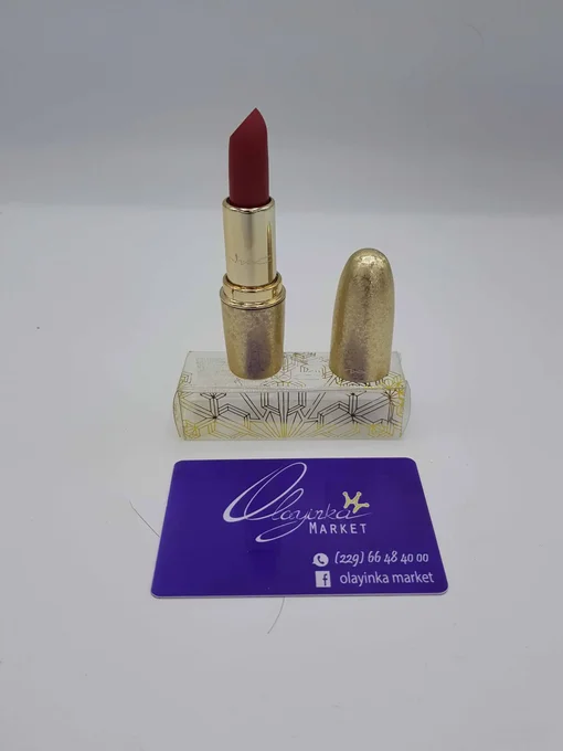 Rouge à lèvres MAC édition dorée longue tenue