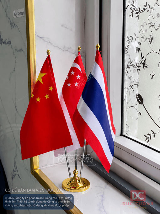 cờ để bàn, cờ để bàn văn phòng, cờ để bàn phòng họp, cờ để bàn hội nghị, cờ để bàn hội thảo, cờ để bàn đại biểu, cờ để bàn tiếp khách, cờ để bàn làm việc, cờ để bàn ký kết, cờ để bàn ngoại giao, cờ để bàn công ty, cờ để bàn doanh nghiệp, cờ để bàn in logo, cờ để bàn logo công ty, cờ logo để bàn, cờ thương hiệu để bàn, cờ để bàn cao cấp, cờ để bàn đẹp, cờ để bàn chất lượng cao, cờ để bàn theo yêu cầu, cờ để bàn lụa, cờ để bàn satin, cờ để bàn phi bóng, cờ để bàn thêu, cờ để bàn in kỹ thuật số, cờ Việt Nam để bàn, cờ Đảng để bàn, cờ Tổ quốc để bàn, cờ ASEAN để bàn, cờ các nước để bàn, cờ Mỹ để bàn, cờ Nhật Bản để bàn, cờ Hàn Quốc để bàn, cờ Trung Quốc để bàn, cờ Singapore để bàn, cờ Thái Lan để bàn, cờ Malaysia để bàn, cờ Indonesia để bàn, cờ Philippines để bàn, cờ Lào để bàn, cờ Campuchia để bàn, cờ Myanmar để bàn, cờ Brunei để bàn, chân cờ để bàn, chân cờ inox để bàn, chân cờ mạ vàng, chân cờ để bàn đơn, chân cờ để bàn đôi, chân cờ để bàn ba, chân cờ để bàn nhiều cờ, đế cờ để bàn, giá cờ để bàn, bộ cờ để bàn, bộ cờ để bàn inox, bộ cờ để bàn mạ vàng, mua cờ để bàn, đặt làm cờ để bàn, in cờ để bàn, may cờ để bàn, sản xuất cờ để bàn, gia công cờ để bàn, báo giá cờ để bàn, cờ để bàn giá rẻ, cờ để bàn giá bao nhiêu, xưởng sản xuất cờ để bàn, cơ sở may cờ để bàn, cờ phòng họp, cờ hội nghị, cờ hội thảo, cờ phòng giám đốc, cờ bàn ký kết, cờ lễ tân, cờ bàn tiếp khách, cờ bàn ngoại giao, cờ bàn làm việc, cờ văn phòng cao cấp.