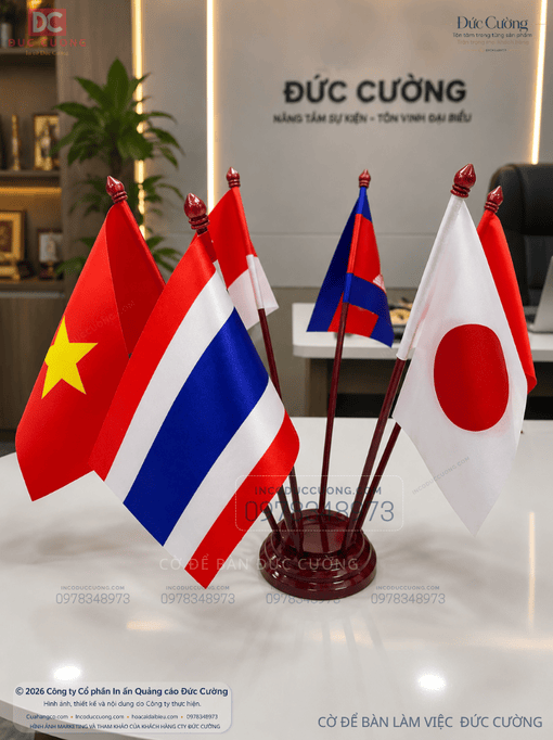 Cờ Để Bàn Đế Gỗ Cao Cấp – Giải Pháp Nâng Tầm Hình Ảnh Doanh Nghiệp, Hội Nghị Và Đối Ngoại