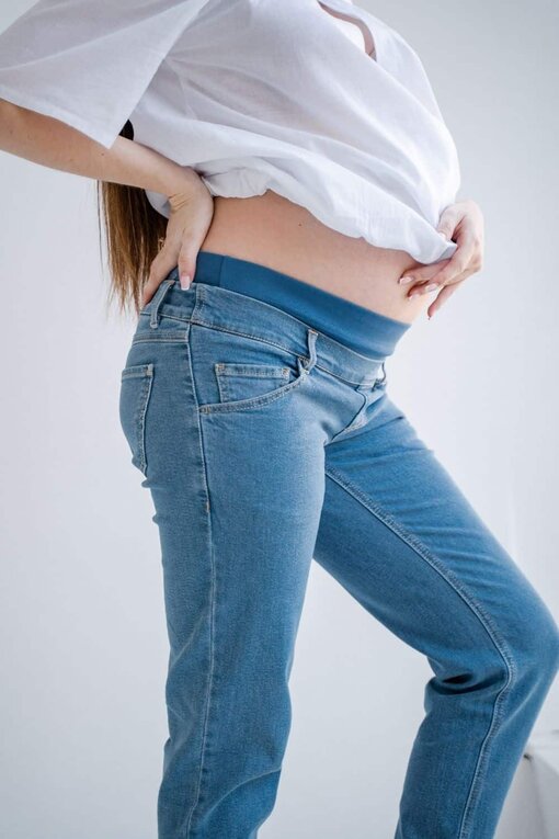 Голубые джинсы-бойфренды для будущих и кормящих мам Brave — изображение 2