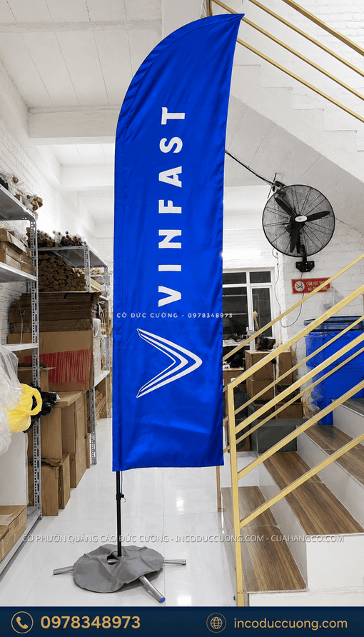 cờ phướn, cờ buồm, cờ cánh buồm, cờ feather, feather flag, feather banner, cờ teardrop, teardrop flag, teardrop banner, cờ giọt nước, cờ phướn giọt nước, cờ phướn chữ nhật, cờ banner đứng, cờ banner ngoài trời, cờ phướn đứng, cờ phướn dọc, cờ quảng cáo, cờ quảng cáo ngoài trời, cờ quảng cáo sự kiện, cờ quảng cáo doanh nghiệp, cờ quảng bá thương hiệu, cờ truyền thông, cờ marketing, cờ nhận diện thương hiệu, cờ in logo, cờ logo công ty, cờ quảng bá sản phẩm, cờ sự kiện, cờ sự kiện ngoài trời, cờ trưng bày ngoài trời, cờ roadshow, cờ activation, cờ event, cờ hội chợ, cờ triển lãm, cờ hội nghị, cờ hội thảo, cờ khai trương, cờ khánh thành, cờ động thổ, cờ lễ hội, cờ thể thao, cờ giải chạy, cờ marathon, cờ bóng đá, cờ bóng chuyền, cờ tennis, cờ golf, cờ pickleball, cờ đua xe, cờ cổ động, cờ trường học, cờ khai giảng, cờ hội trại, cờ lễ tốt nghiệp, cờ đoàn thanh niên, cờ công viên, cờ quảng trường, cờ phố đi bộ, cờ trang trí ngoài trời, cờ trang trí lễ hội, cờ khu du lịch, cờ resort, cờ khách sạn, cờ trung tâm thương mại, cờ showroom, cờ bất động sản, cờ khu công nghiệp, cờ cơ quan, cờ hành chính, cờ doanh nghiệp, cờ nhà máy, cờ sự kiện cộng đồng, cờ sự kiện văn hóa, cờ sự kiện âm nhạc, cờ sự kiện thể thao, cờ quảng bá thương hiệu ngoài trời, cờ truyền thông ngoài trời, cờ quảng cáo khổ lớn, cờ phướn in logo, cờ buồm in logo, cờ cánh buồm in logo, in cờ phướn, in cờ buồm, in cờ cánh buồm, in cờ quảng cáo, in cờ sự kiện, in cờ ngoài trời, đặt may cờ phướn, đặt làm cờ phướn, sản xuất cờ phướn, xưởng may cờ phướn, xưởng in cờ phướn, công ty sản xuất cờ, gia công cờ phướn, may cờ theo yêu cầu, cờ phướn giá rẻ, cờ phướn cao cấp, báo giá cờ phướn, giá cờ buồm, mua cờ phướn, bán cờ phướn, chân cờ phướn, cột cờ phướn, đế cờ phướn, đế nước cờ phướn, đế bê tông cờ phướn, đế chữ thập cờ phướn, khung cờ phướn, bộ cờ phướn, cột cờ buồm, phụ kiện cờ phướn, cờ polyester, cờ vải ngoài trời, cờ in chuyển nhiệt, cờ chống nắng, cờ chống thấm, cờ chịu mưa, cờ quảng cáo sự kiện chuyên nghiệp, cờ quảng cáo hội chợ triển lãm, cờ quảng cáo hội nghị, cờ quảng cáo trường học, cờ quảng cáo công viên, cờ quảng cáo cơ quan hành chính, cờ quảng cáo khu đô thị, cờ quảng cáo trung tâm thương mại, cờ quảng cáo giải thể thao, cờ quảng cáo ngoài trời cao cấp.