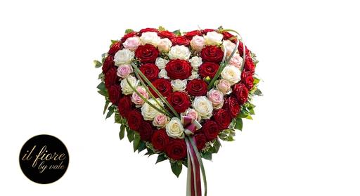 cuscino di rose forma cuore