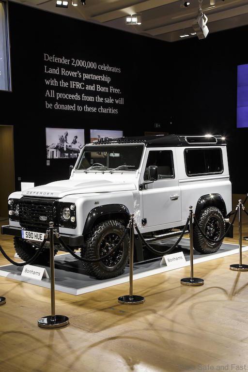 one-of-a-kind-land-rover-defender-sold-for-600000-photo-gallery_4