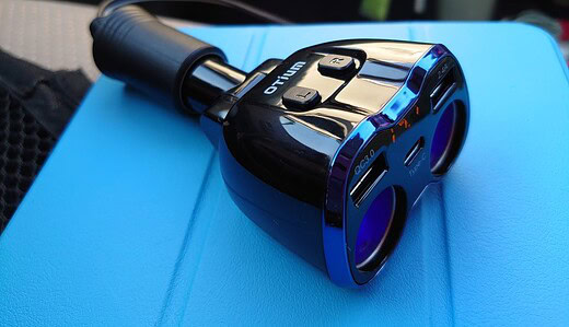 シガーソケット2分岐+USB3つ