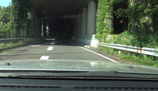 藤塚ICの神殿のような風景