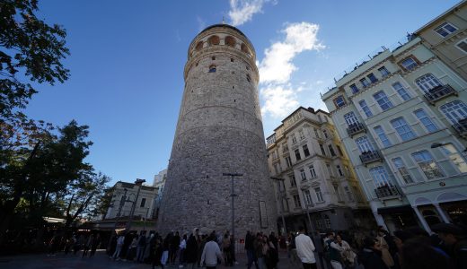 イスタンブール観光（新市街）：ドルマバフチェ宮殿、ガラタ塔、トラム（路面電車）に乗る