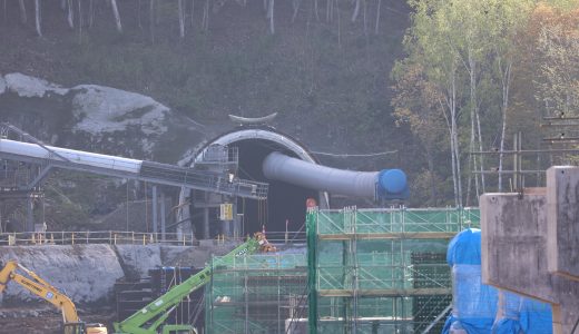 北海道新幹線建設現場（国道393号線沿い、道の駅あかいがわ近く、国道393号線と道道36号線交差点付近）