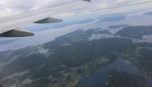ベルゲン空港からオスロ空港へ移動（上空からフィヨルド鑑賞）