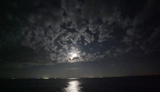 さんふらわあさっぽろで苫小牧へ移動、月夜の風景、福島原子力発電所