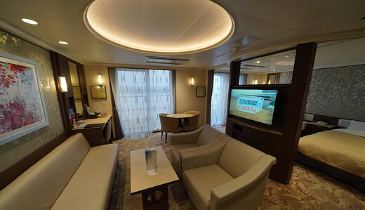 さんふらわあさっぽろに乗船、スイートルーム（1等室）内の写真