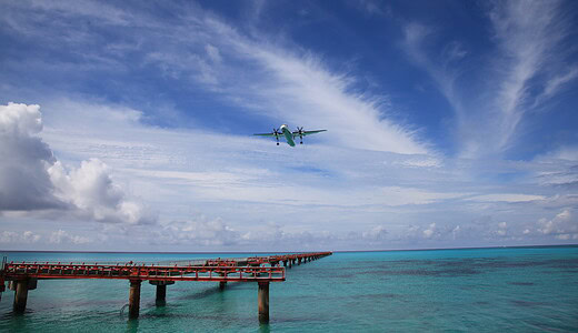 伊良部島、下地島、伊良部大橋建設現場、下地島空港と訓練パイロットの練習機