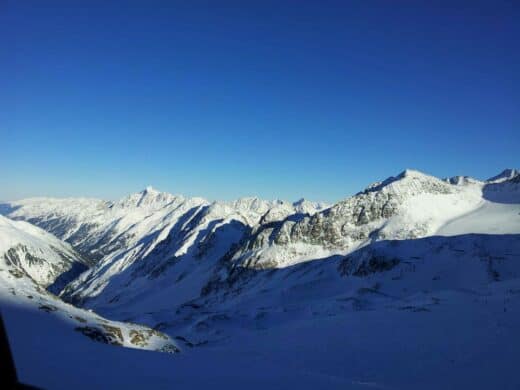 Ausblick bei der Gondelfahrt auf dem Stubaier Gletscher