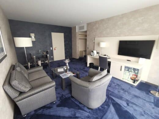 Wohnraum in der Panorama Suite im Maritim Hotel Bonn