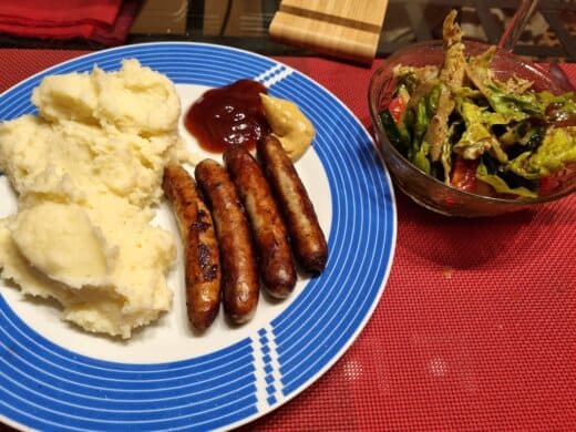 Nürnbergerle mit Kartoffelbrei und Salat