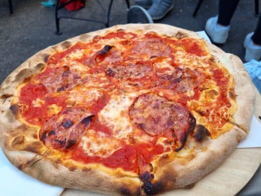 Salami Pizza im Birgit und Bier