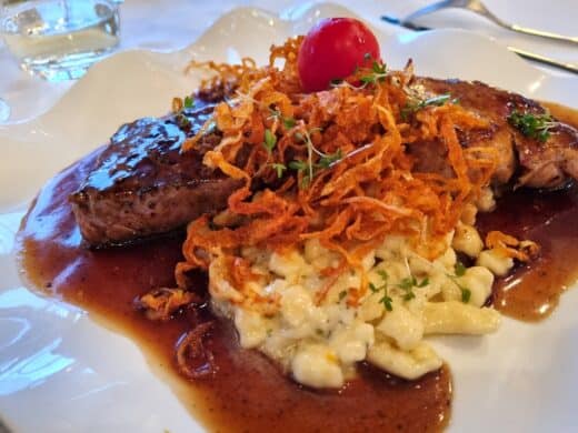 Allgäuer Teller mit Portweinsauce statt Pfifferlingsauce (Schweine- und Rindermedaillon