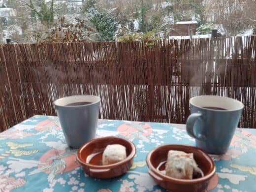 Glühwein und Ministollen auf dem Balkon bei Nic