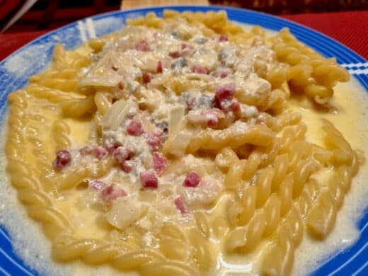 Nudeln mit Speck-Gorgonzola-Sahne-Soße