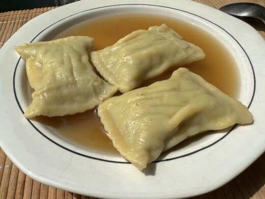 Maultaschen in der Brühe auf dem Balkon