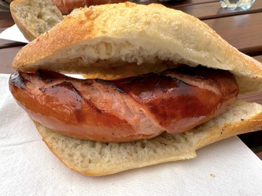 Rote Wurst am Imbiss im Unteren Schlossgarten
