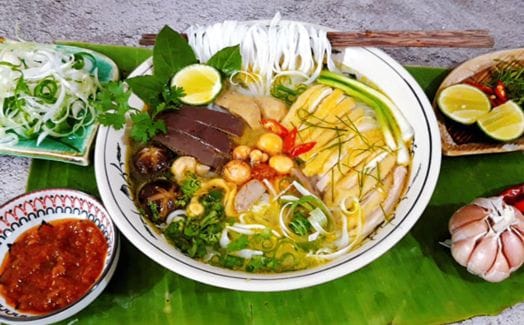 Thương thức món phở gà ngon cùng gia đình nào