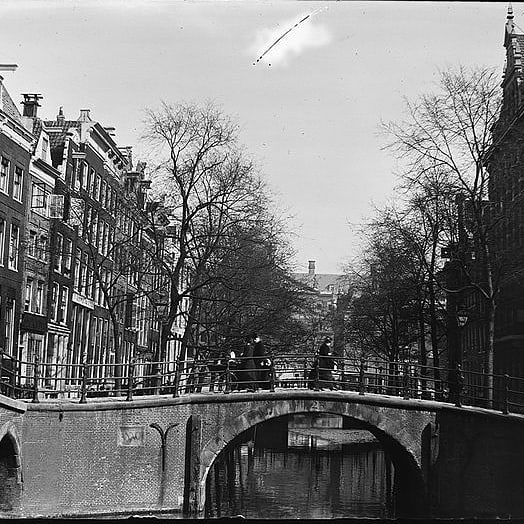 Bridge 23 over Warmoesgracht in March 1894