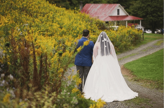 Read more about the article White Fence Farm Wedding Venue: A Real Wedding