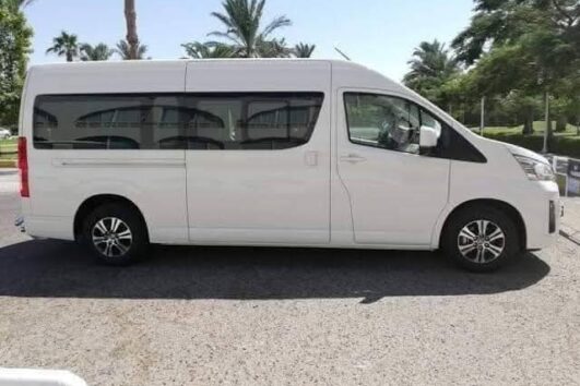 Minibus für den Transfer Marsa Alam nach Luxor mit Klimaanlage und hohem Komfort