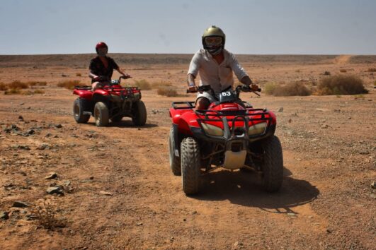 Dies Foto ist bei Marsa alam Quad Tour Sonnenuntergang in der Wüste