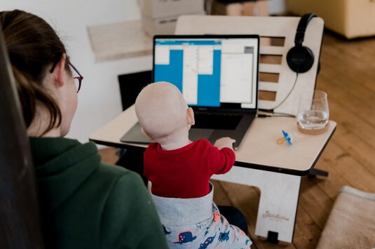 niño trabajando