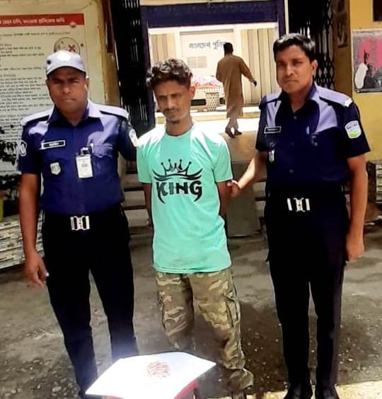 পুলিশের অভিযানে বিপুল পরিমাণ ইয়াবা সহ কুখ্যাত মাদক কারবারি আটক