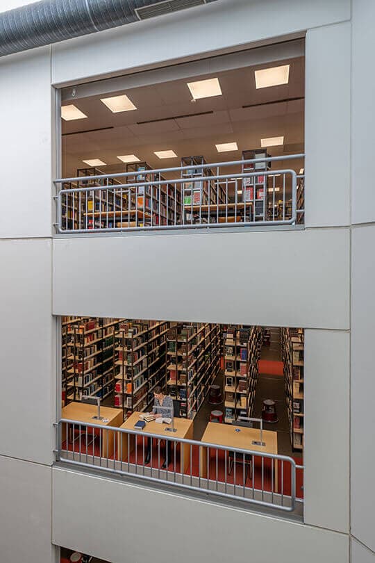 MEIN JOB BIBLIOTHEK: Bibliotheks- und Informationssystem der Carl von Ossietzky Universität Oldenburg 2 Interview mit Dr. Jan Gerd Wilkens MEIN JOB BIBLIOTHEK: Stimmen aus der Bibliotheks-Community, Leitung Benutzungs- und Informationsdienste, Bibliotheks- und Informationssystem der Carl von Ossietzky Universität Oldenburg 2