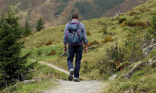 hombre caminando