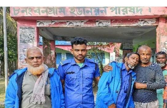 মোরেলগঞ্জে গ্রাম পুলিশকে মারপিটের ঘটনায় প্রতিবাদ