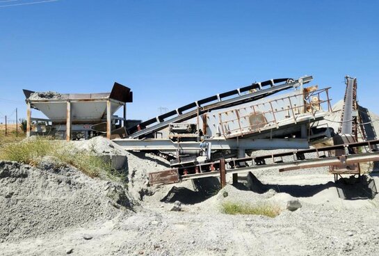 Portable Screen Plant - FabTec Portable 5’ wide x 16’ long Three Deck Incline Vibrating Screen