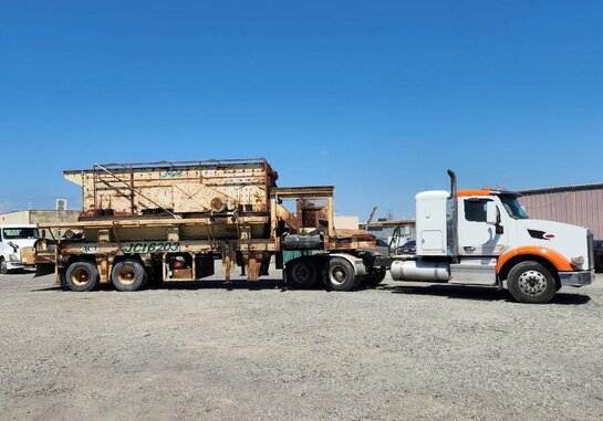 VIBRATING SCREEN - JCI 6’ wide x 20’ long Three Deck Portable Horizontal Vibrating Screen