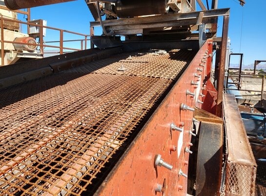 VIBRATING SCREEN - Pioneer 6’ wide x 16’ long, three deck Incline Vibrating Screen - Image 5