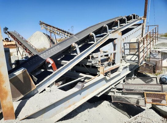 Portable Screen Plant - FabTec Portable 5’ wide x 16’ long Three Deck Incline Vibrating Screen - Image 10