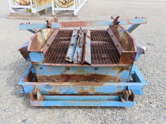 Vibrating Screen - Powerscreen 4’ wide x 6’ long two deck incline vibrating screen - Image 2
